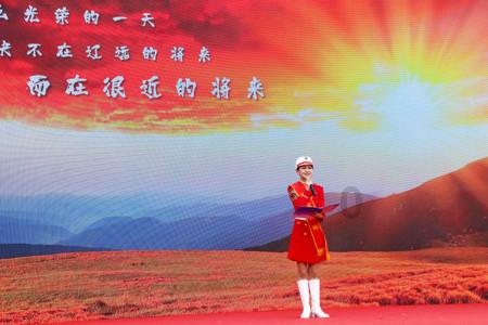 熊黛林现身街头，侧脸惊艳，气质佳，方媛遭对比吐槽